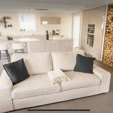 La Maison Du Gouty بيت للعطل