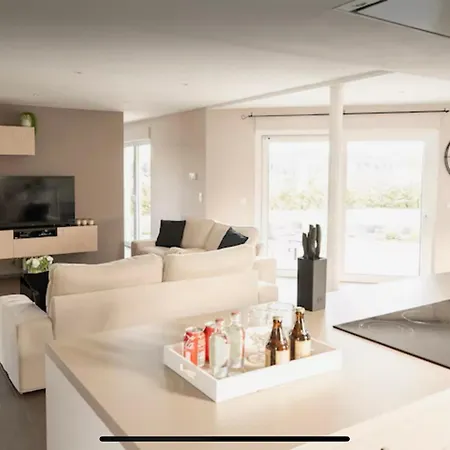 La Maison Du Gouty بيت للعطل